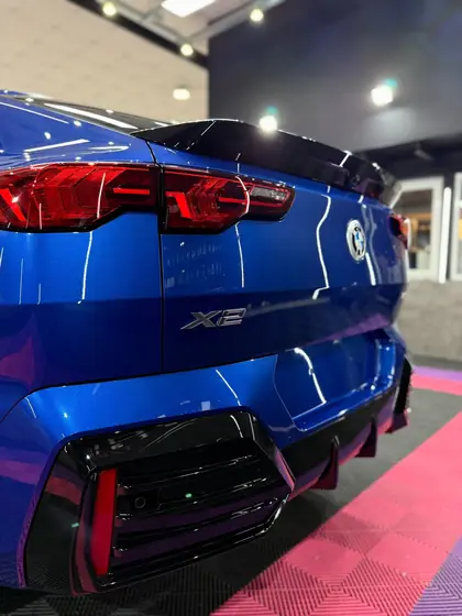 Μπλε BMW στο Studio Details Tzimas — φωτογραφία 1