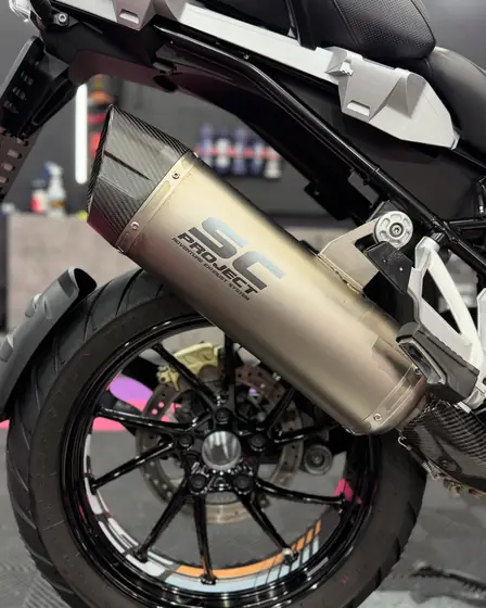 BMW GS μετά τον καθαρισμό — πλαίσιο