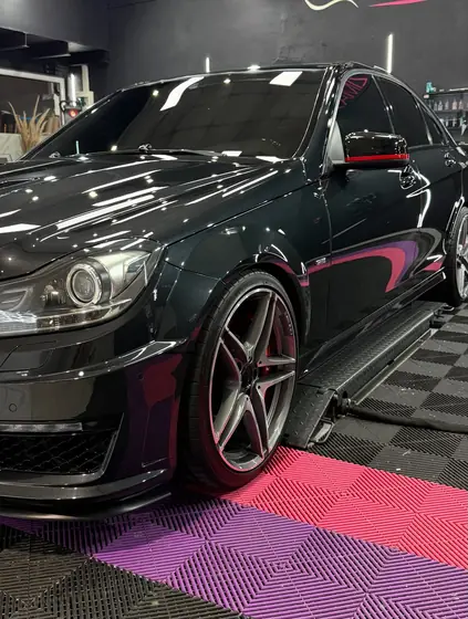 Mercedes στο Studio Details Tzimas — φωτογραφία 3